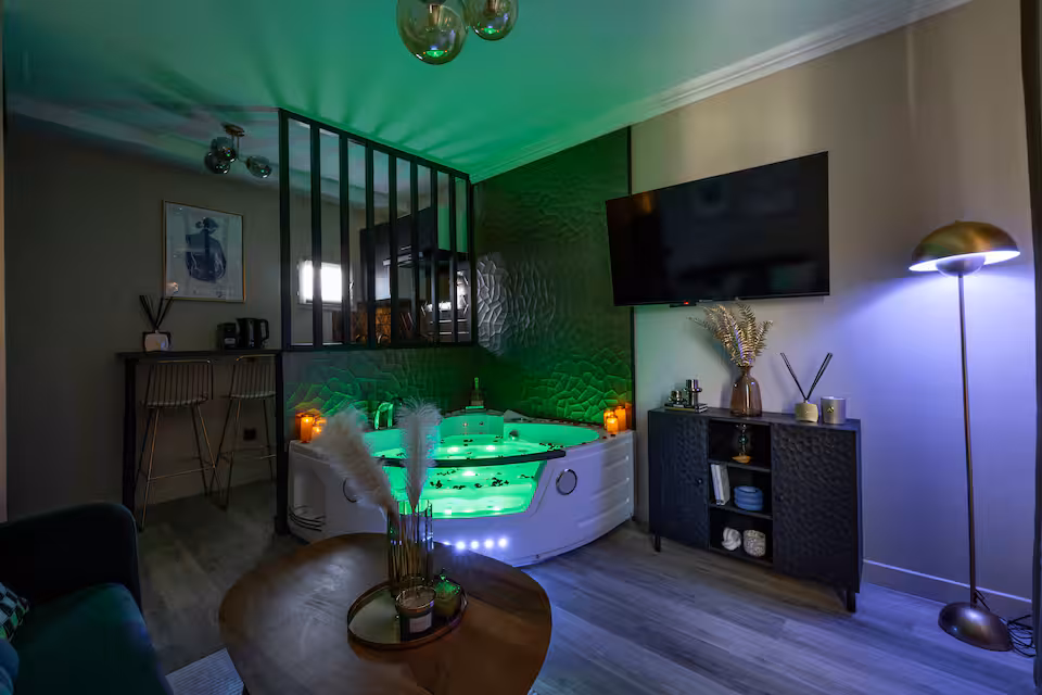 The Penthouse, miniature 4