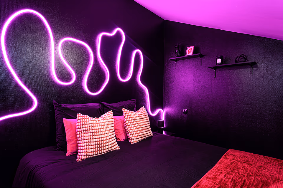 PINK FEVER, miniature 2